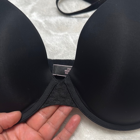 Victoria's Secret Black and Red Lace Bras with Underwire - Picture 6 of 10